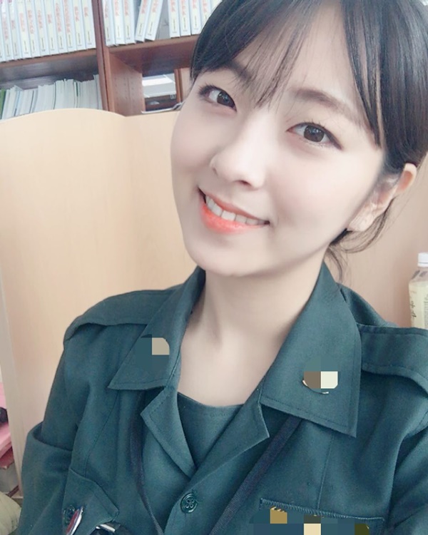 기존의 여군은 잊어라 핫했던 그녀