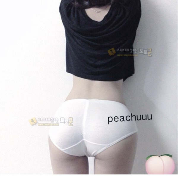 먹튀검증 토토군 포토 엉덩이 들이대는 셀카녀