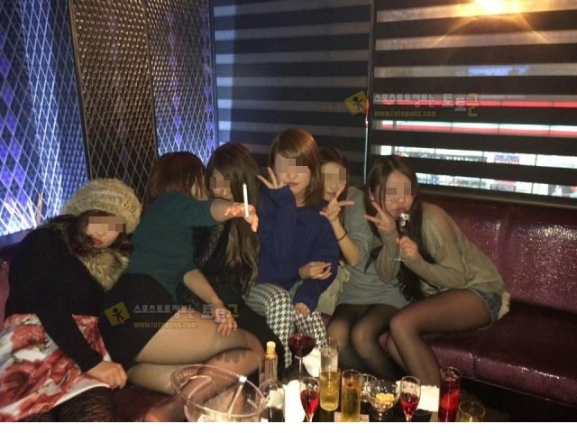 먹튀검증 토토군 포토 숙취에 쩐 그녀들