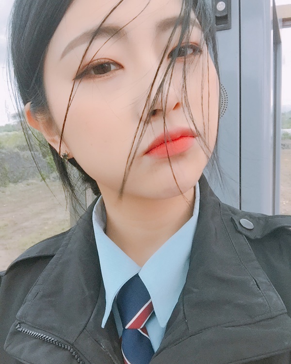 기존의 여군은 잊어라 핫했던 그녀