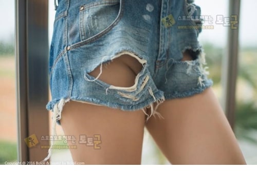 먹튀검증 토토군 포토 청반바지 컨셉 죽입니다.