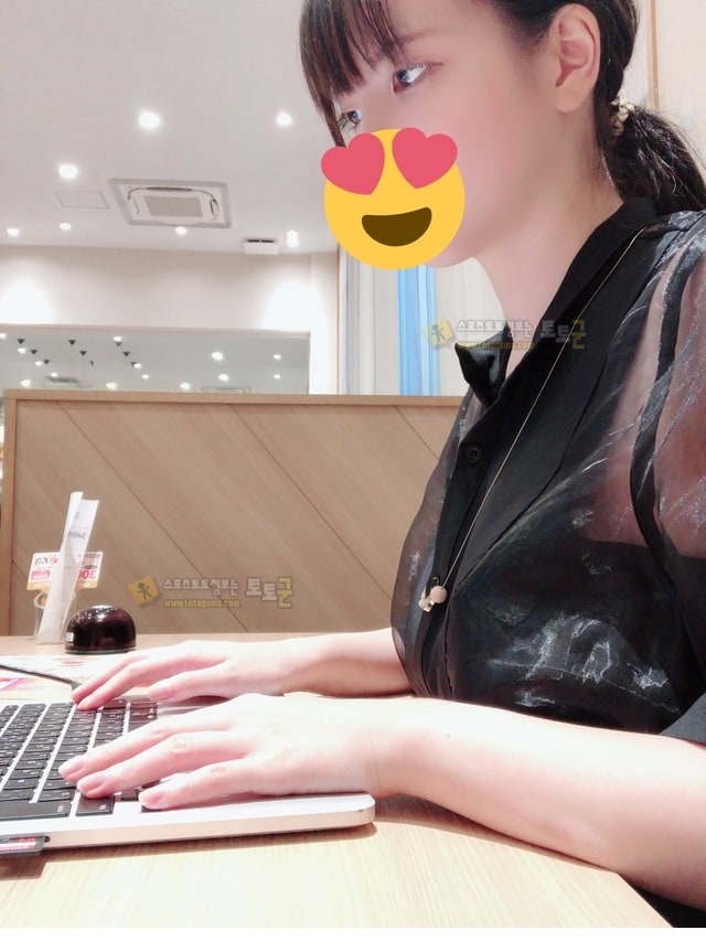 먹튀검증 토토군 포토 일반인 노출녀