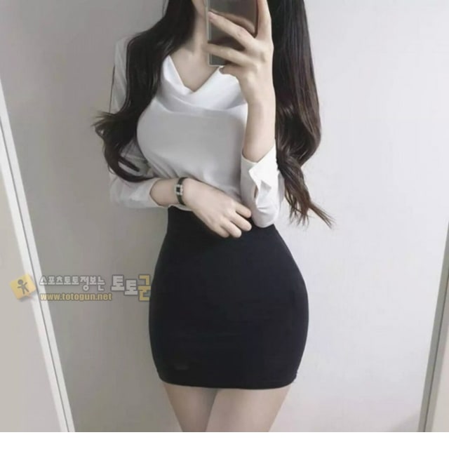 오피스룩의 몸매 예술