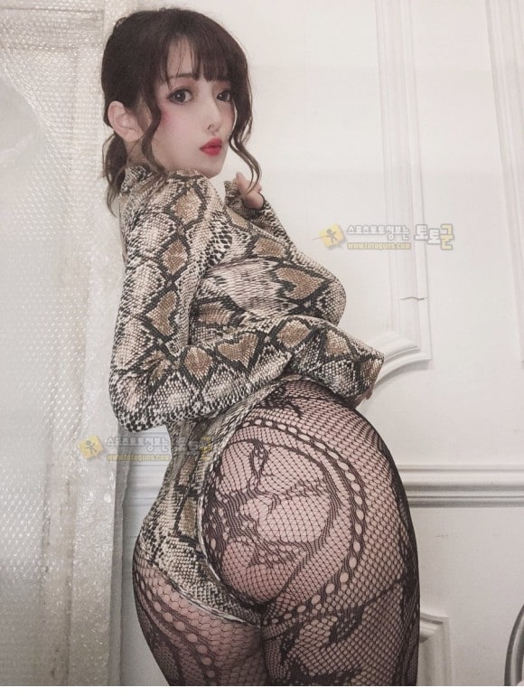 먹튀검증 토토군 포토 문신 스타킹녀