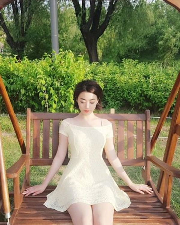 타투가꼴릿한 모델