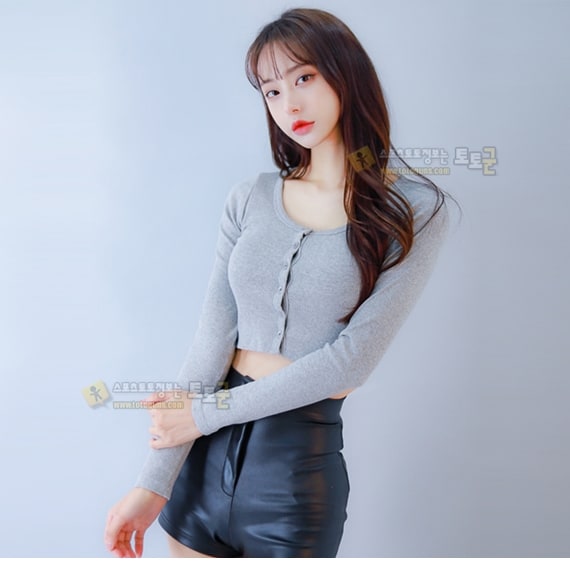 먹튀검증 토토군 포토 크롭티 처자