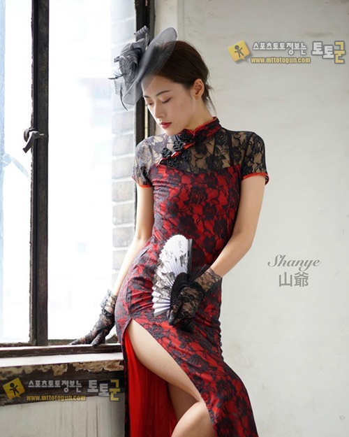 먹튀검증 토토군 포토 치파오입은 중국모델