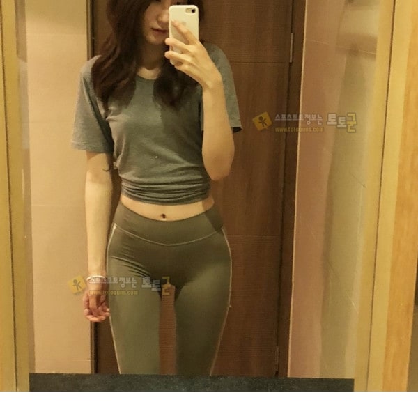 먹튀검증 토토군 포토 요즘 길거리 여성 패션