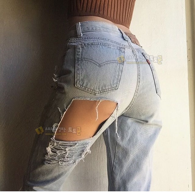 청바지 속의 탄탄한 엉덩이 01