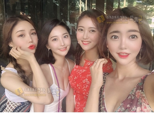 먹튀검증 토토군 포토 휴가중인 치어리더들
