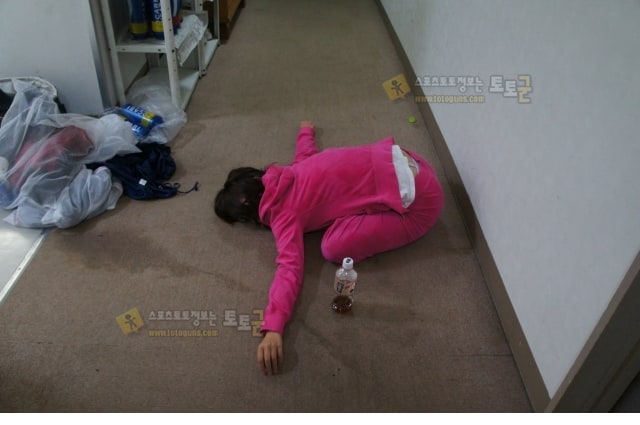 먹튀검증 토토군 포토 숙취에 쩐 그녀들