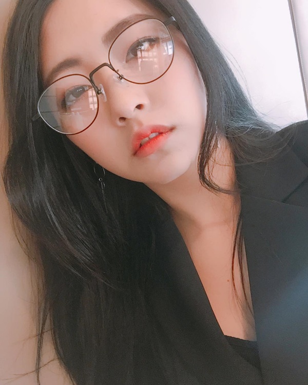 기존의 여군은 잊어라 핫했던 그녀