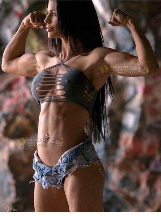 먹튀검증 토토군 포토 근육녀의 매력