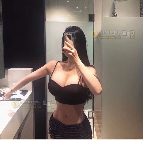 먹튀검증 토토군 포토 양언니의 탁월한 몸매