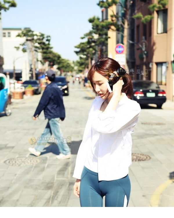 먹튀검증 토토군 포토 요즘 길거리 여성 패션