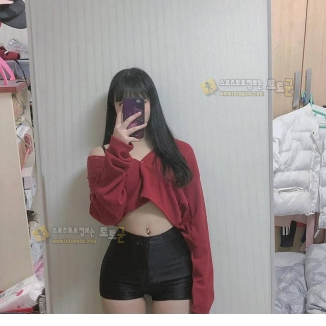 먹튀검증 토토군 포토 몸매 자랑 거울 셀카녀